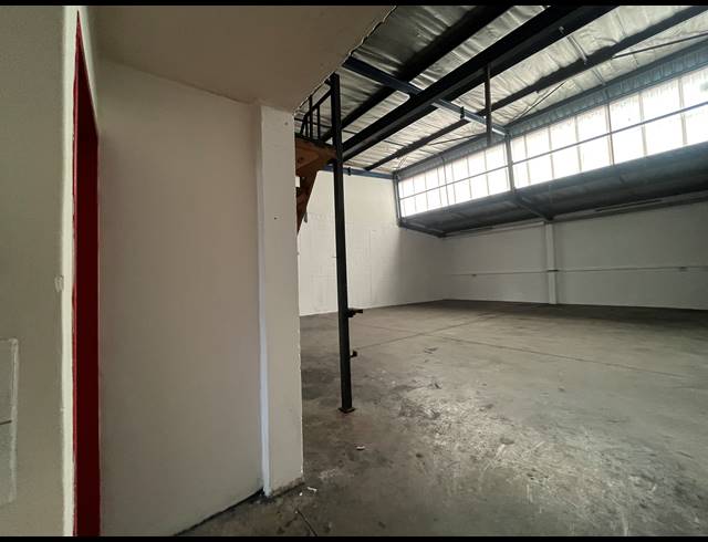 200M² WAREHOUSE TO LET IN EASTLEIGH